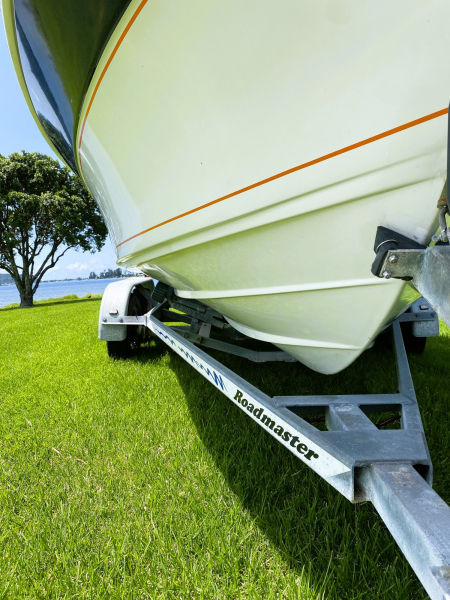 Hull and Roadmaster trailer